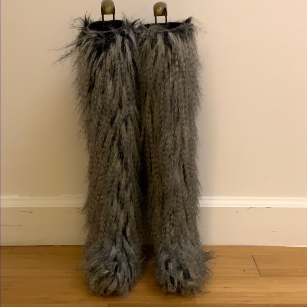 CHANEL 2010 Fantasy Fur Boots